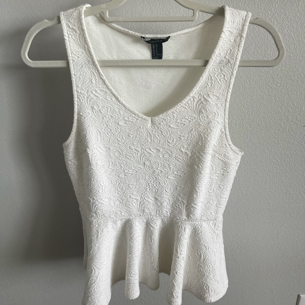 FOREVER 21 womens size small great material 6 white sleeveless top